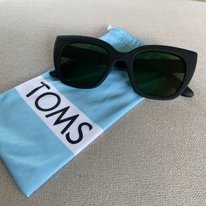 TOMS Cat Eye Sydney Sunglasses